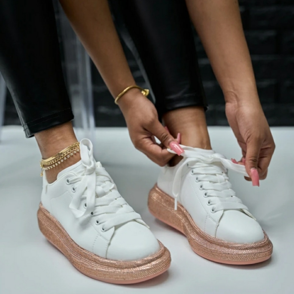 Queen Kicks